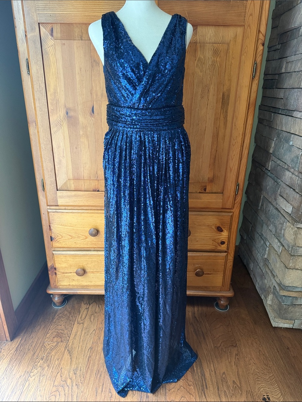 Elegant Navy Sequin V-Neck Evening Gown